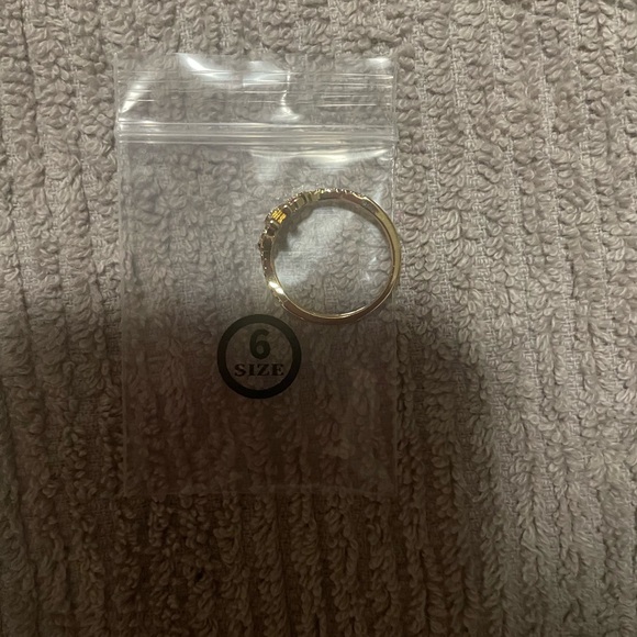 Gold and pink bow ring size 6 - Picture 3 of 5